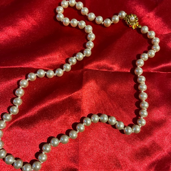 String of faux pearls classic style - Picture 4 of 15